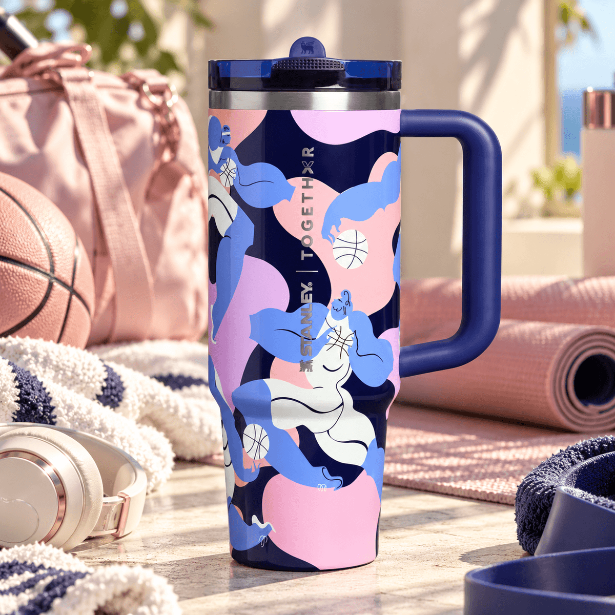 Women’s Sports Power Tumbler – side view with handle